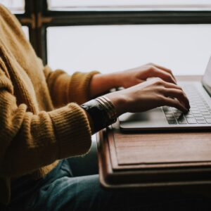 wooden laptop tabel